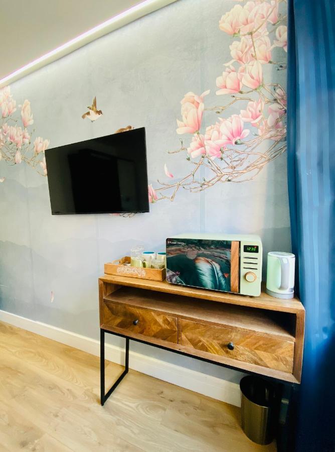 New Studio Flat Overlooking City Centre Kingston upon Thames  Exterior photo